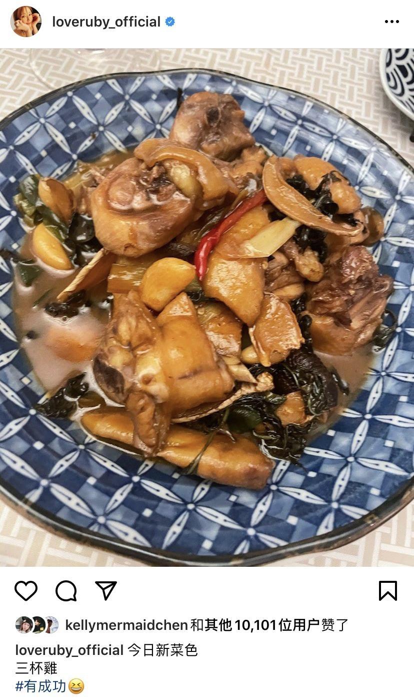 林心如分享近期日常 送女儿上学沉迷料理幸福充实