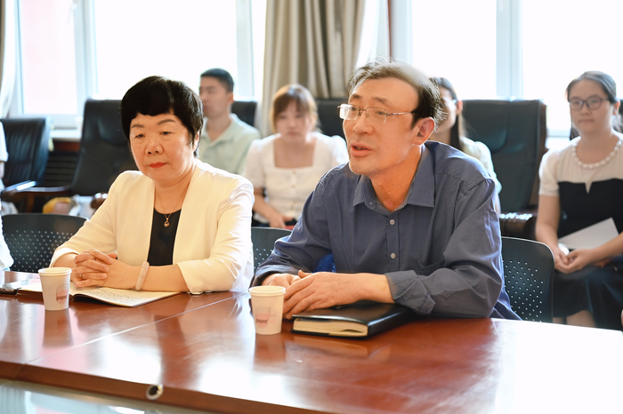 济微中学举办70周年校庆功勋教师座谈会