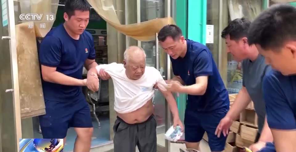 争分夺秒救援排涝！山东消防完成增援任务撤离河北涿州