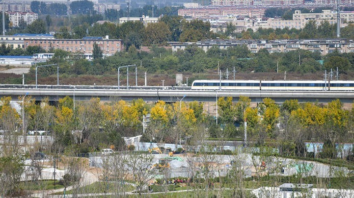 地铁2号线车站旁新建中央公园