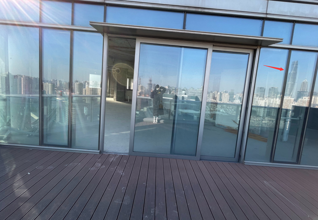 郑爽宣布独居并晒新房照 地处外滩享超大阳台