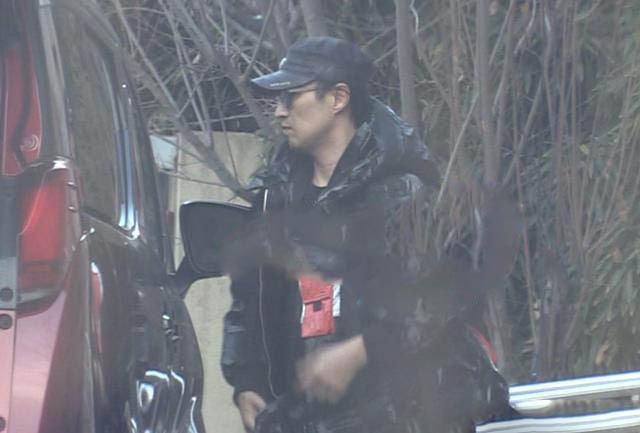 章子怡被曝回国坐月子，汪峰携女儿醒醒探望