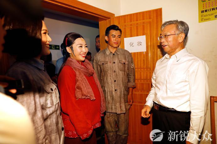 军地领导观看大型民族歌剧《沂蒙山》