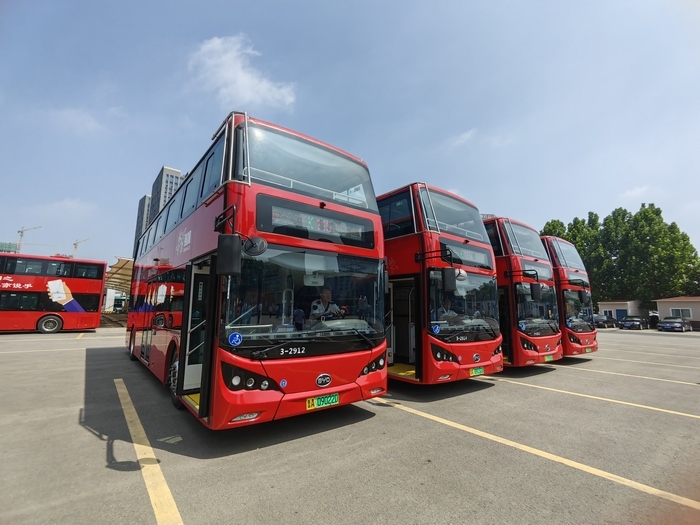 “红奔奔”换上“强国装” 济南市“学习强国”主题公交专线正式开通