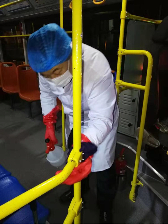 【战“疫”故事】寒夜里公交车场上最美丽的身影 ——公交防疫战线上的白衣卫士