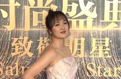 任正非小女儿疑整容？近照曝光圆脸变窄，鼻子变挺