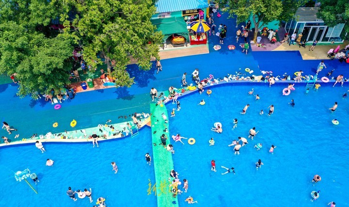 气温飙升至37℃，济南多个水上乐园开门迎客