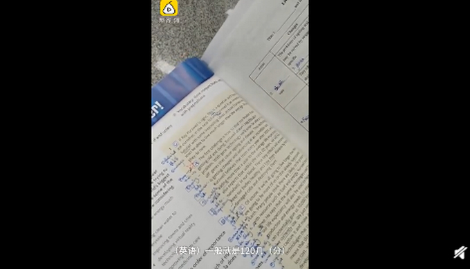 高一学生英语考120分却压力大，在地铁上狂背英语，网友狂赞