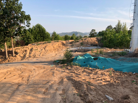 【啄木鸟在行动】港九路与二环南快速路交汇处附近有渣土裸露