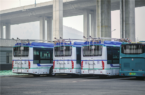 设招手即停站！济南公交再开两条新线路 主要方便地铁接驳