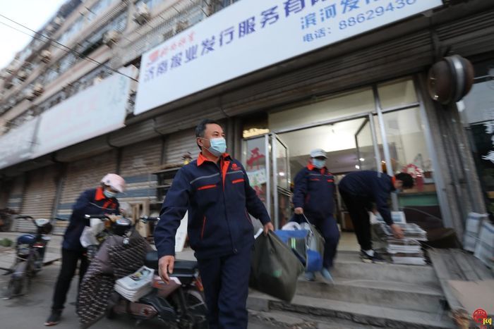 济南报业发行员：发行铁军，服务千家万户