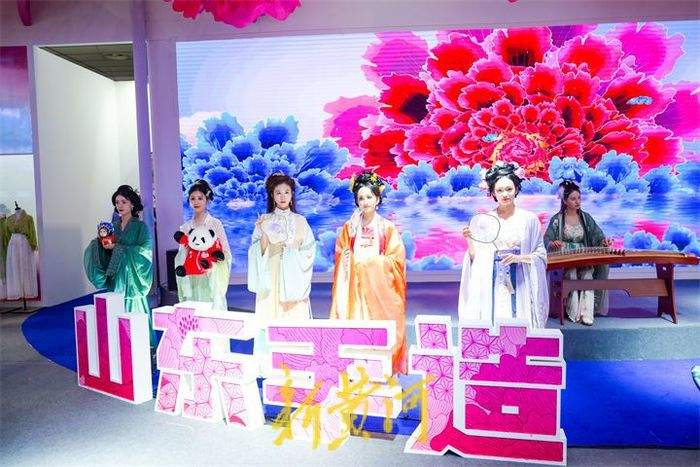 喜欢汉服吗？来文博会上看个够