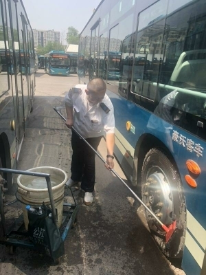 高温下的坚守 济南公交司机奋战高温一线