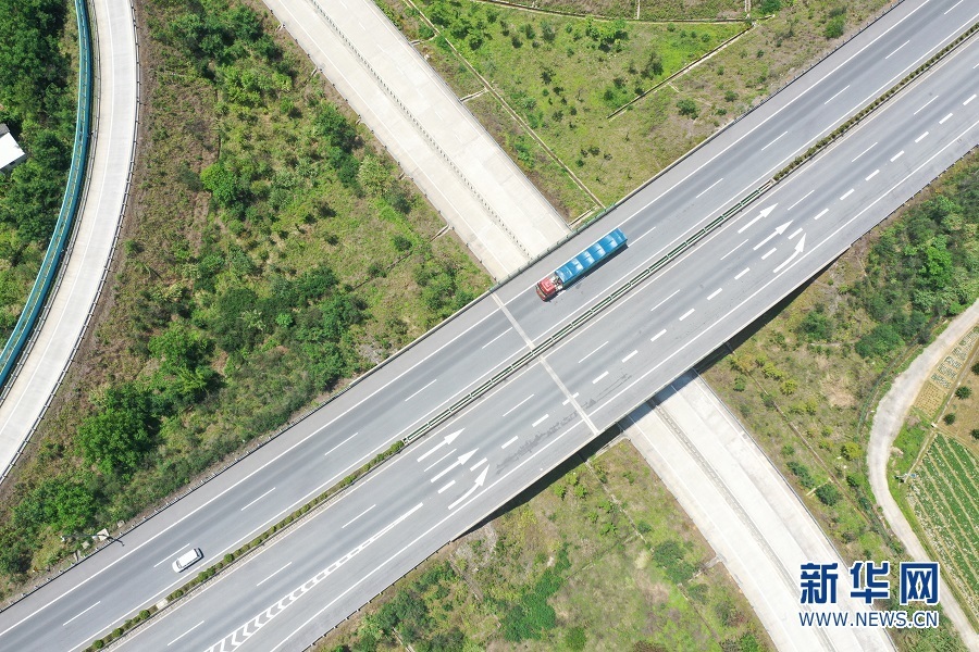 沿着高速看中国｜一条乡村振兴“路”