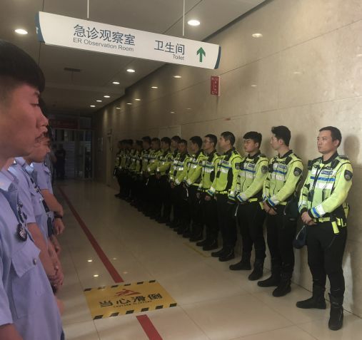 令人心痛!杭州辅警执勤被撞牺牲!同事们最后一个敬礼把人看哭了……