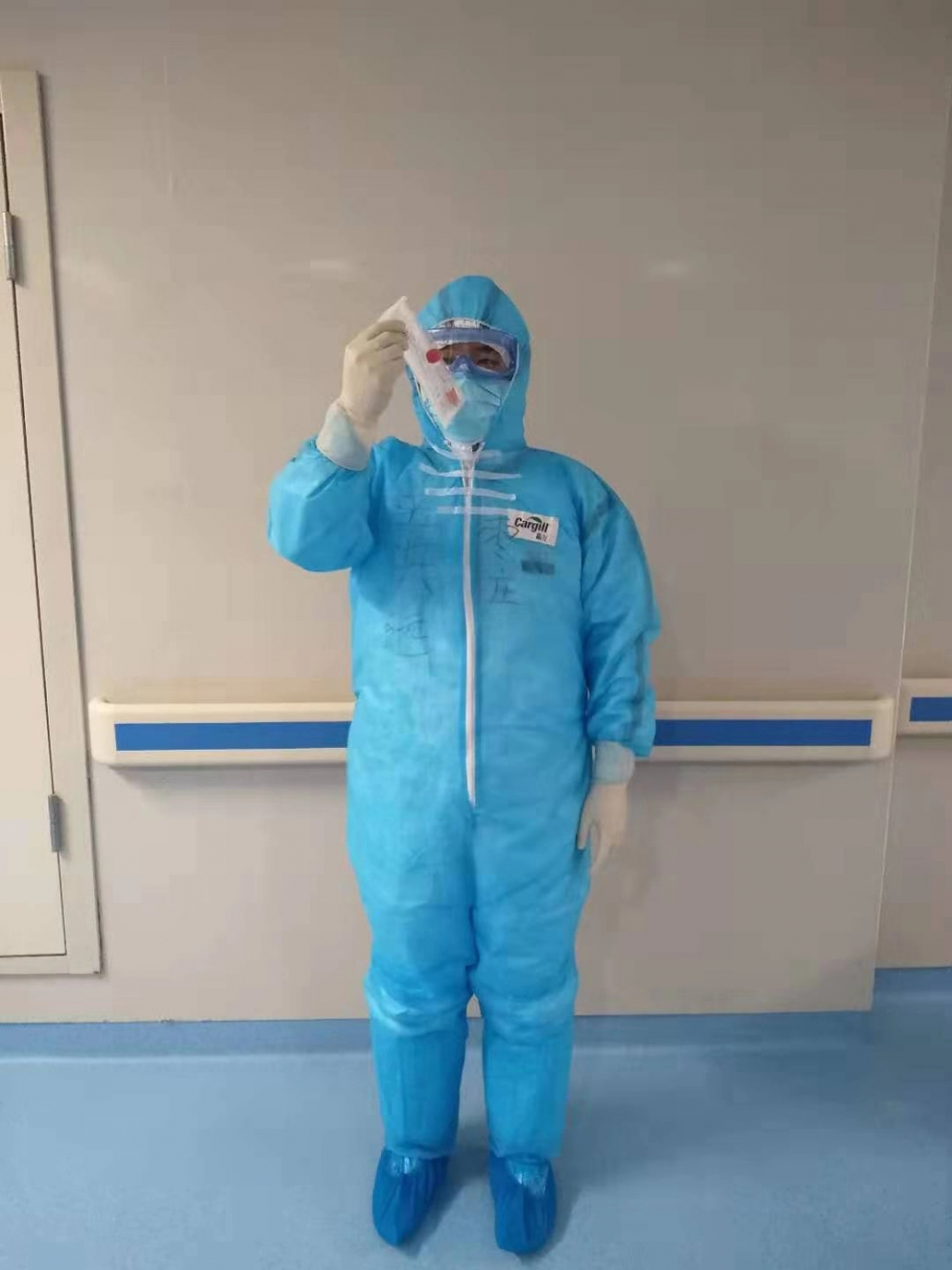 在隔离病房如何默契交流？山东医疗队自创交流手势 医护人员快get