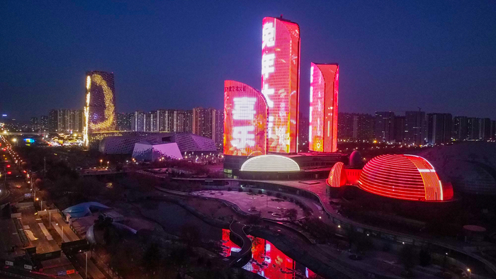 “新春灯光秀”给你拜年啦！除夕至正月初六，济南每晚开启主题灯光秀，陪你一起迎新年！