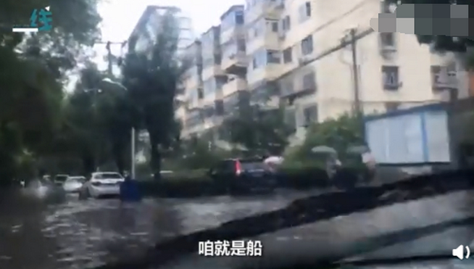 “就当你是船稳住别熄火”，小哥用标准“天津话”给车加油 感受下这画风……