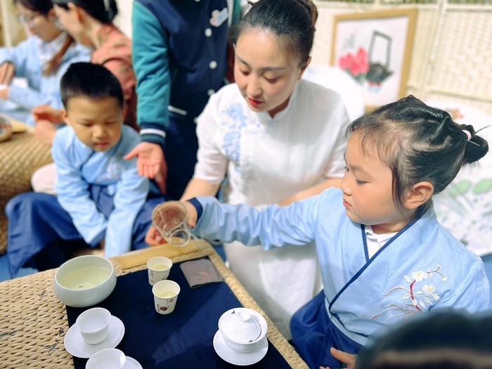 槐荫区礼乐佳苑幼儿园雅苑分园开展“读传统经典，承文化星火”系列活动