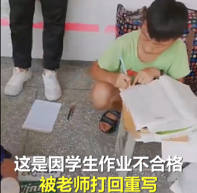 年度最绝望！小学生作业字迹消失用冰箱冻回 爸妈忍不住笑了