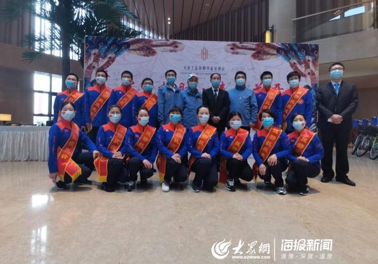 终于到家了！时隔两个月，山东医疗队576名队员再次与亲人紧紧相拥