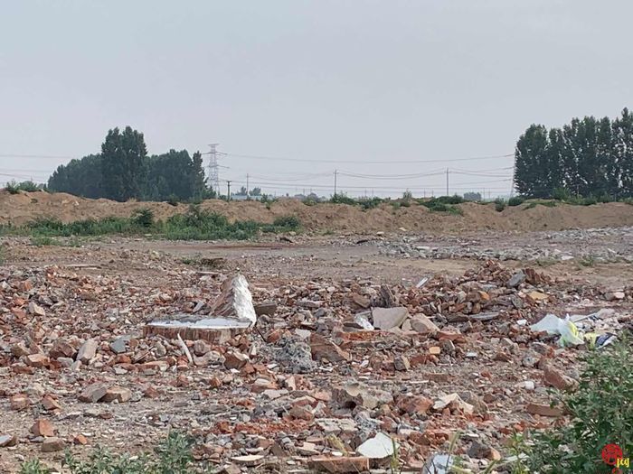 【啄木鸟在行动】济南东方管道设备有限公司附近建筑垃圾未覆盖