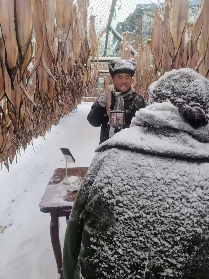 “95后”高材生返乡创业卖海鲜 “智富”同时不忘公益初心