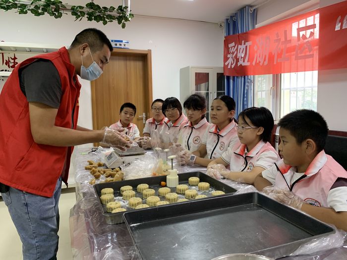 共画同心圆！高新区彩虹湖小学学生走出“家校社共育”第一步