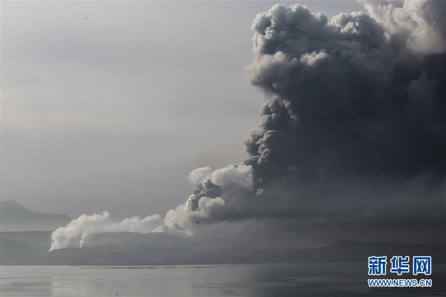 【图集】菲律宾塔阿尔火山喷发 最近的3个镇约1万居民疏散