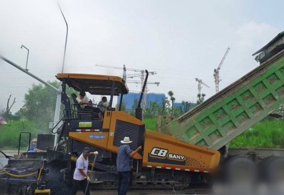 沥青摊铺结束，济南飞跃大道东段将于8月中上旬通车