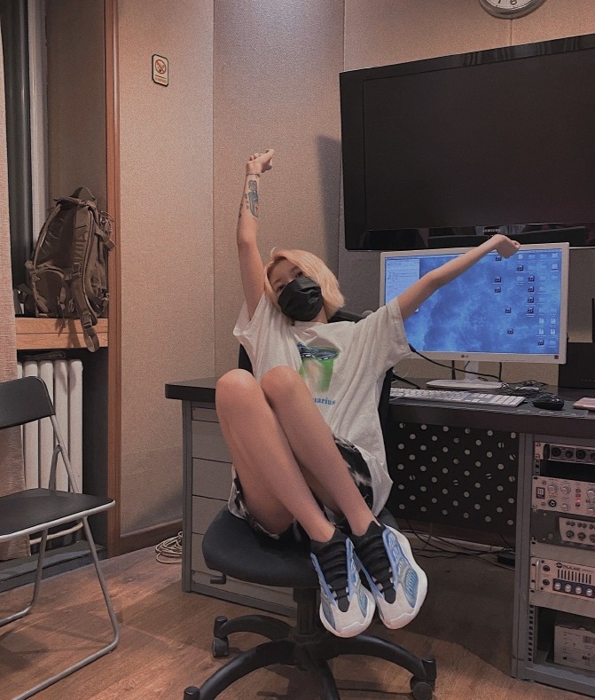 拼了|姐姐真的是太拼了！乃万病中深夜坚持录歌 自曝咳血惹粉丝心疼