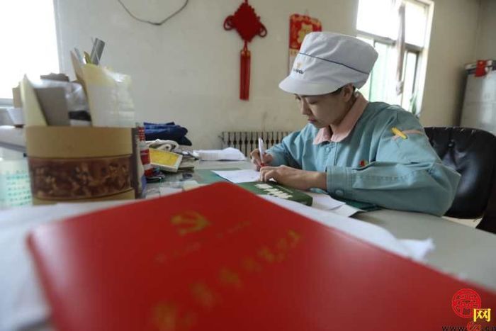 缝纫女工：一针一线　用“匠心”缝制人生