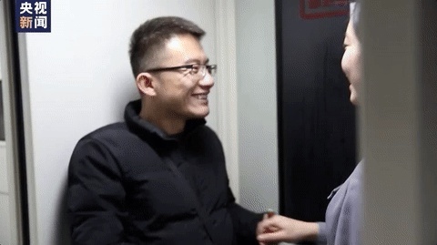 那对感动全国的“铁路情侣”，现在咋样了？