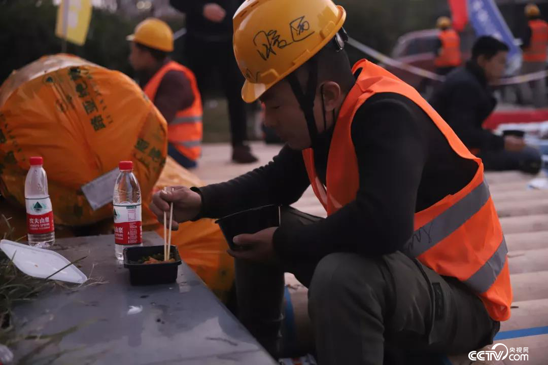 【战疫最前线】五天五夜，我站在“火眼”实验室背后看到这些感动的瞬间