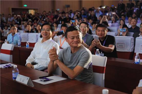 马云现身滨州！倾情致辞第七届中国淘宝村峰会论坛