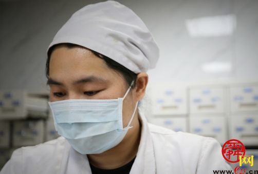 药剂师：能文能武 助人健康手有余香