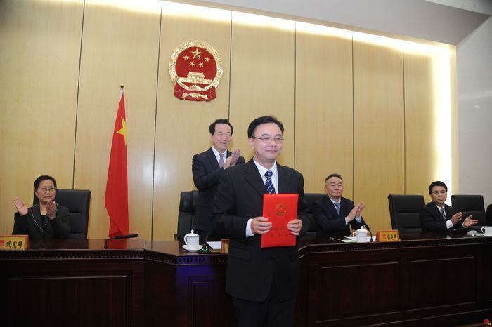 市人大常委会举行新任命人员颁发任命书和宪法宣誓仪式