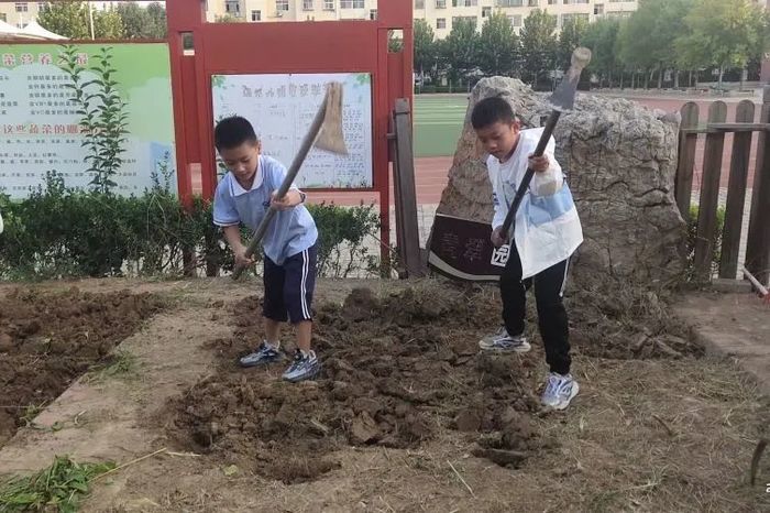 商河县第二实验小学开启亲子劳动实践