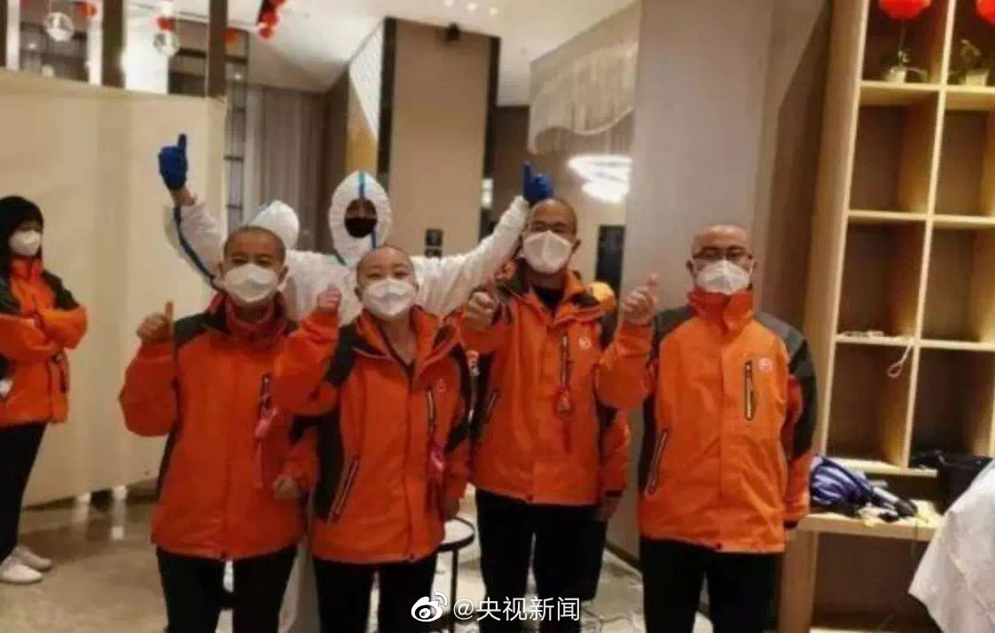 依然美丽！女医护为抗疫集体理平头光头