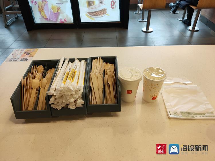 青岛版最严“限塑令”落地 记者探访店铺、商超塑料品使用情况