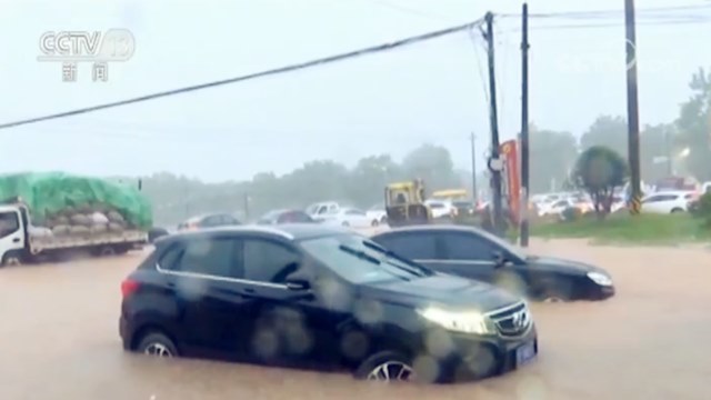 中央气象台升级发布暴雨黄色预警 北方地区多强对流天气活动