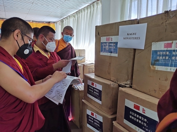 尼泊尔中华寺向尼佛教界和对华友好组织捐赠防疫物资