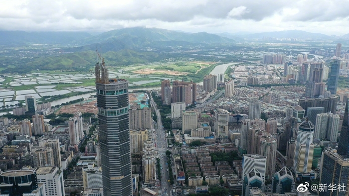 深圳赛格大厦楼顶桅杆拆除施工