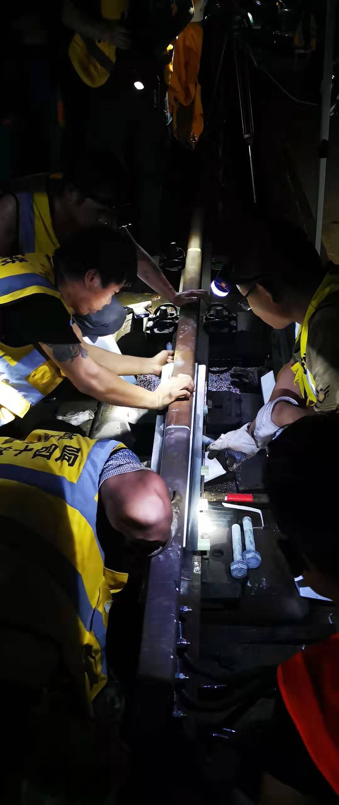 4小时雨中夜战！鲁南高铁与京沪高铁接轨，正式并入高铁网