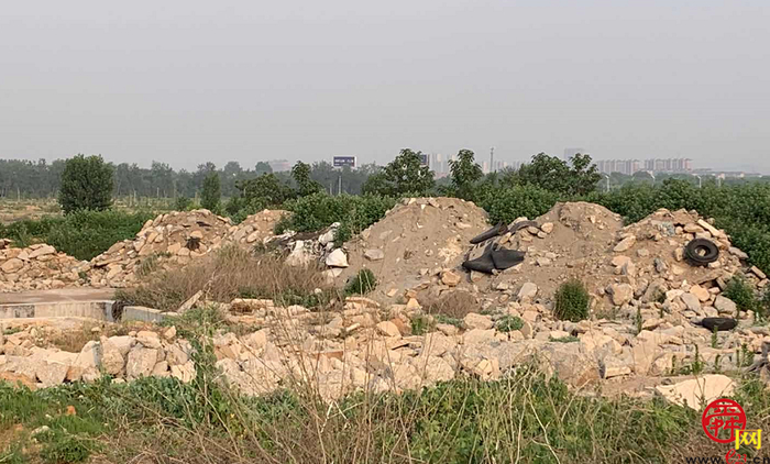 【啄木鸟在行动】章丘区长安路附近渣土和建筑垃圾未覆盖