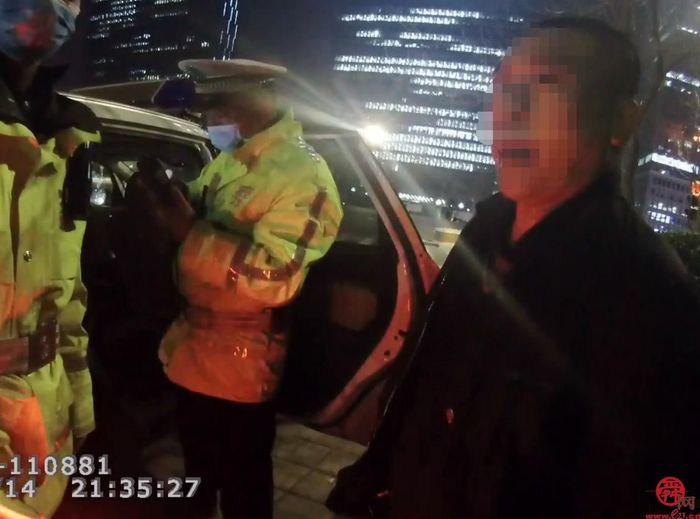 涉嫌醉驾弃车而逃！济南交警：没门！