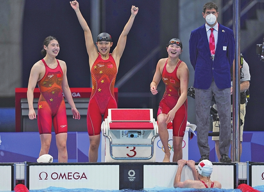中国代表团重回金牌榜榜首 泳池掀起中国旋风 国乒单打独孤求败