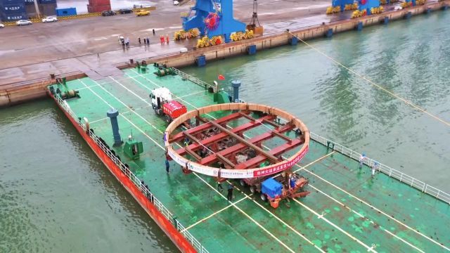 “世界第一环”在山东港口潍坊港顺利登船