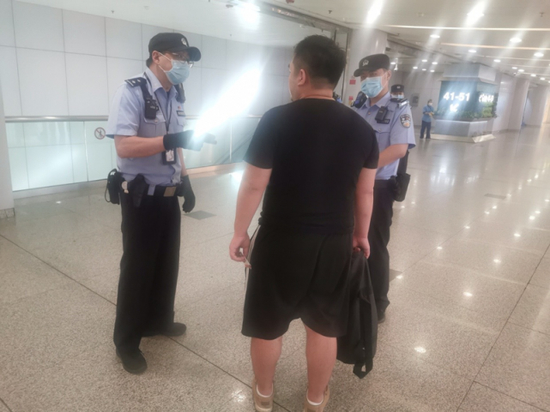 32岁男子一天被逼相亲3次|32岁男子一天被逼相亲3次！具体是怎么回事？为什么被逼？附详情！