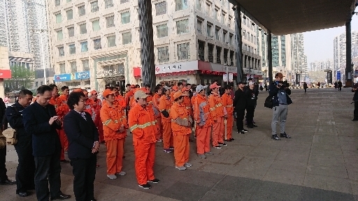 关爱环卫工人在行动  济南爱心美发厅“上线”